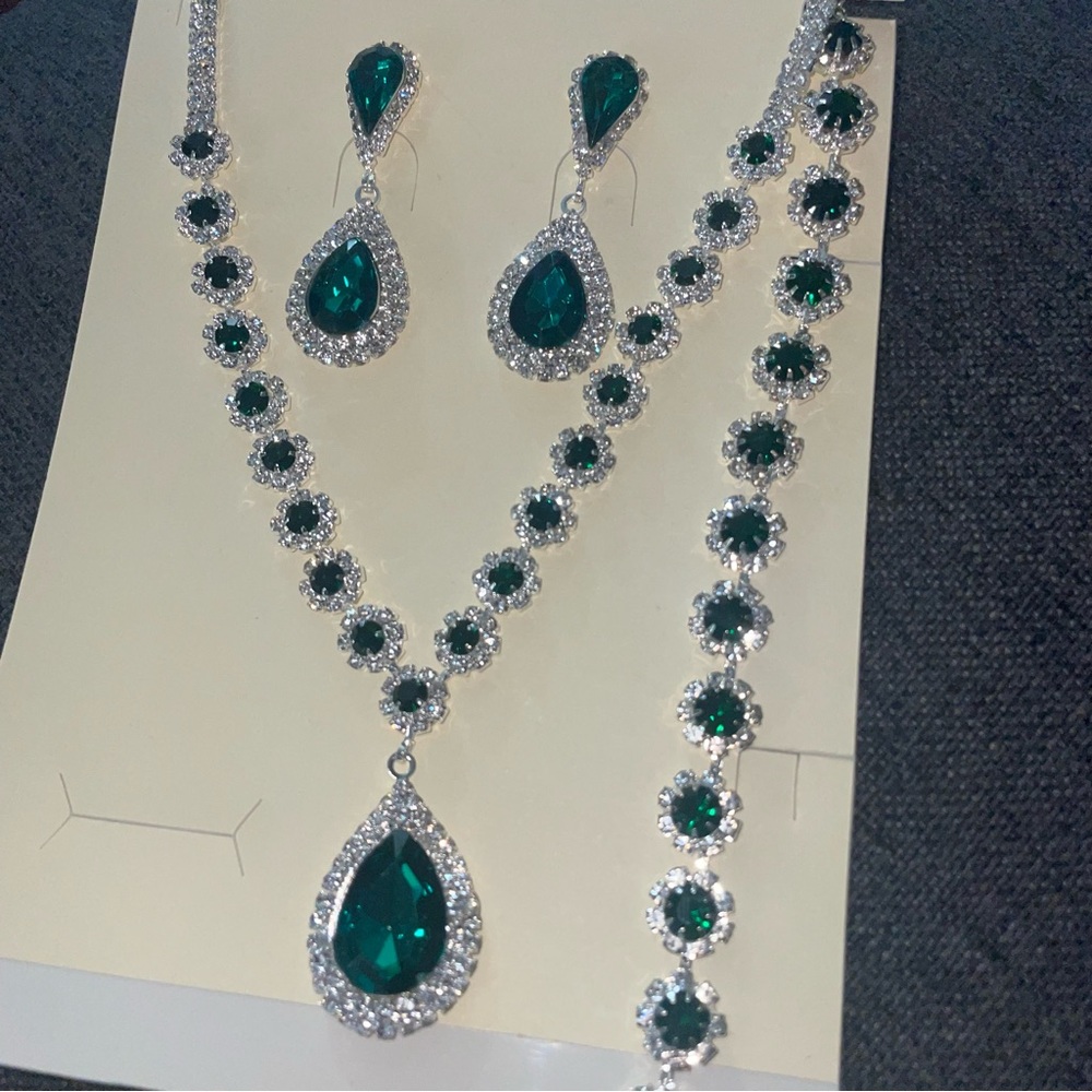 Emerald Green/Silver Necklace Earring & Bracelet Set